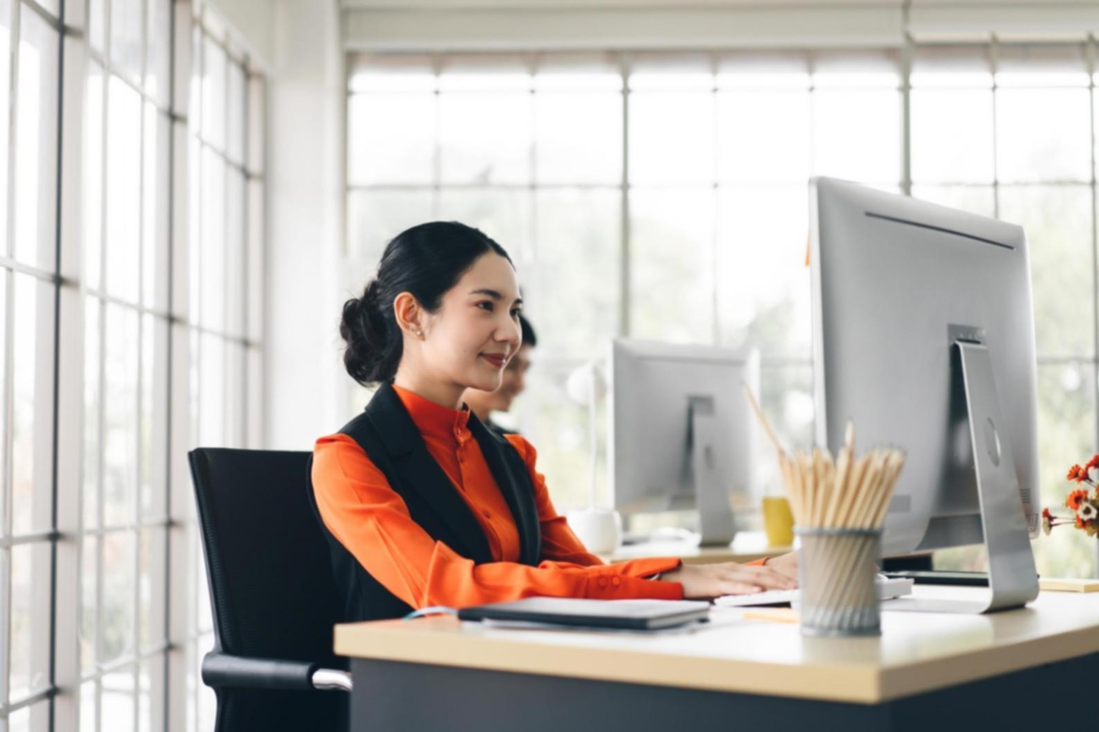 Environnement de travail technique avec équipements réseau et outils de diagnostic